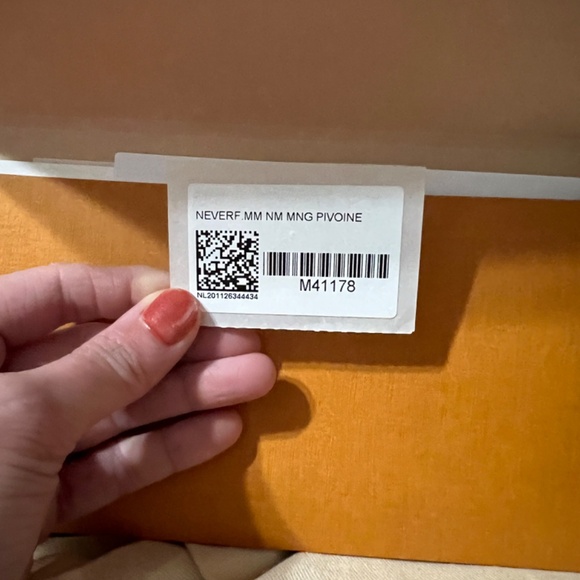 Louis Vuitton neverfull Mm with magenta liner - Picture 10 of 10